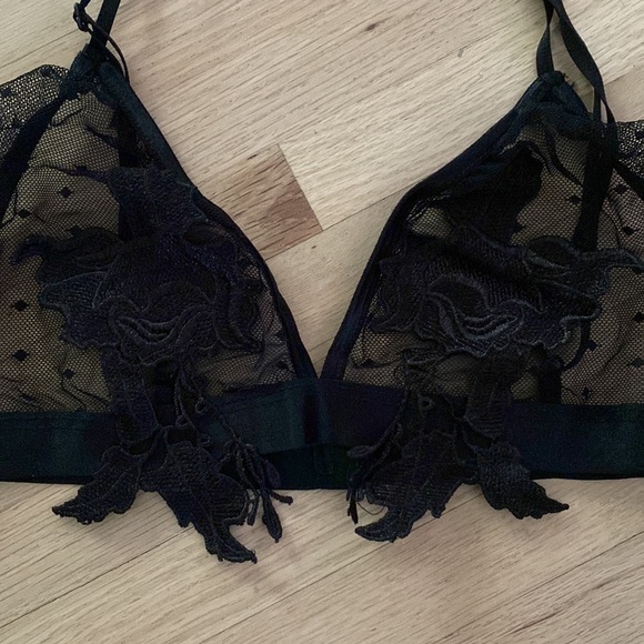 Lace Bralette with Floral Patches - Picture 3 of 6